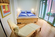 Bett im Schlafzimmer 1,60 x 2,00 mit Zugang zum Patio dieser Ferienwohnung